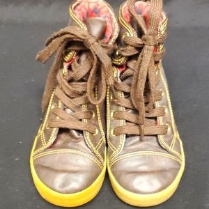 Boys size 10 gap shoes